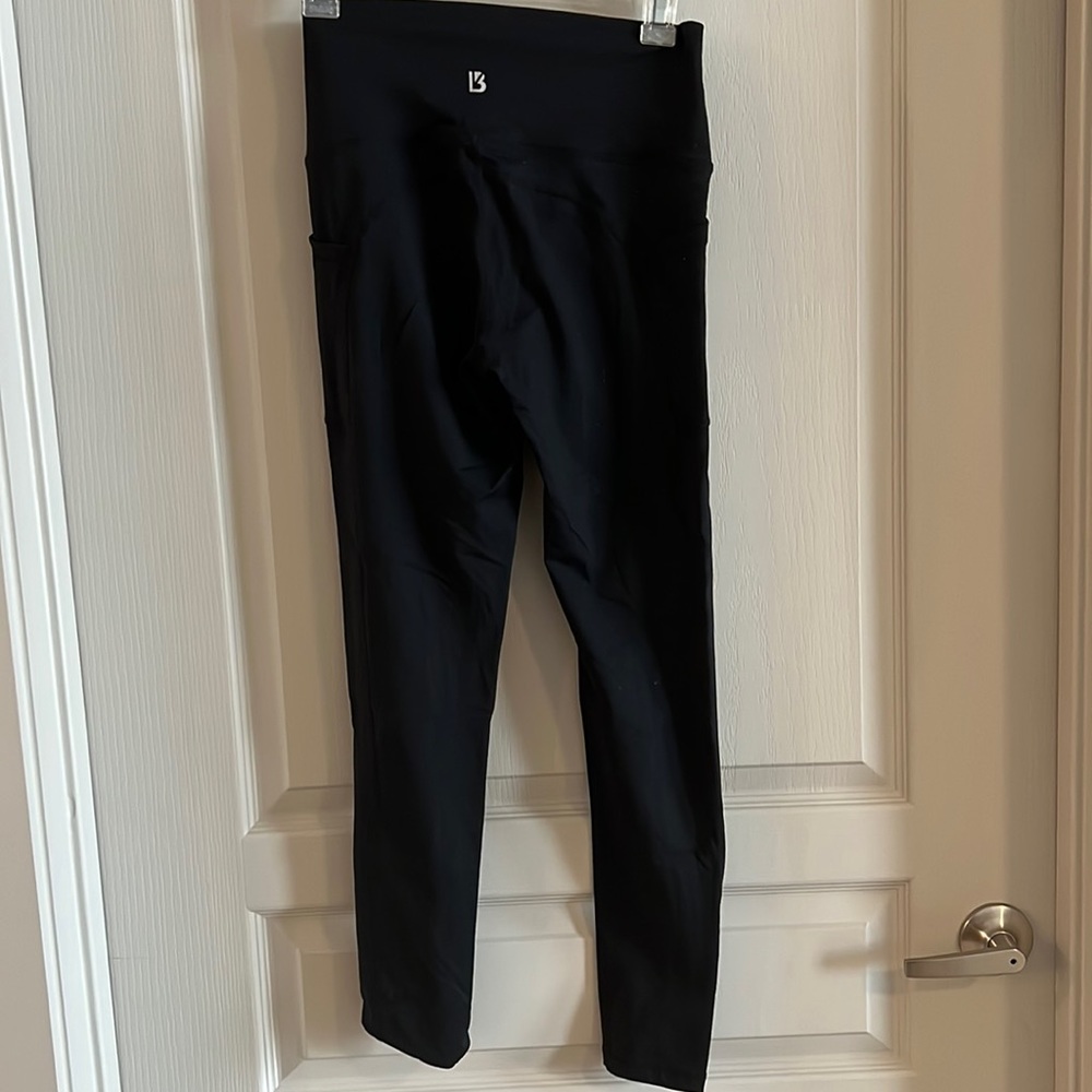 Womens Buffbunny leggings in black with pockets on both sides